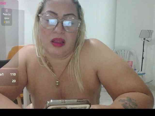Hotmommyxxx webcam