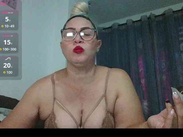 Hotmommyxxx webcam