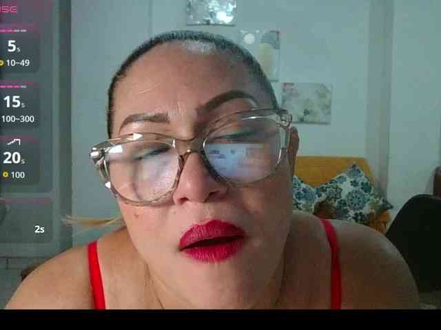 Hotmommyxxx webcam