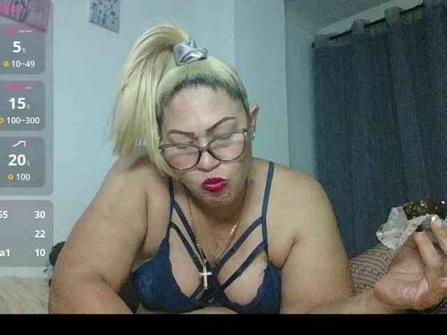 Hotmommyxxx webcam
