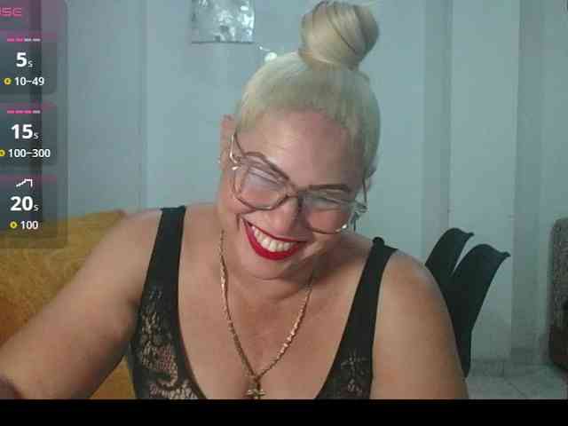Hotmommyxxx webcam