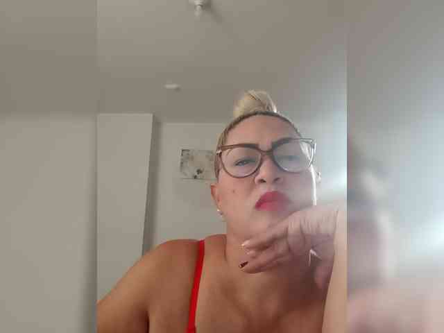 Hotmommyxxx webcam