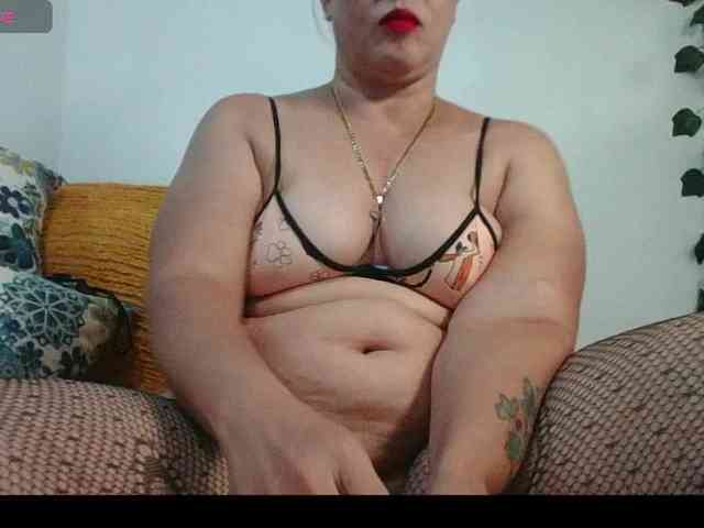 Hotmommyxxx webcam
