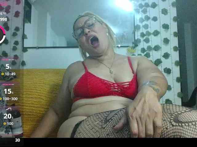 Hotmommyxxx webcam