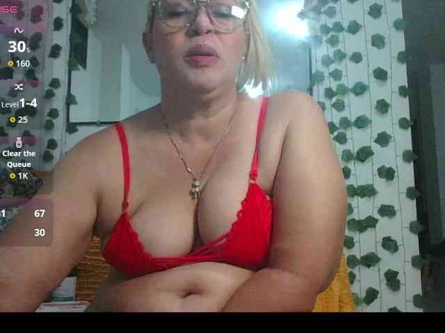 Hotmommyxxx webcam