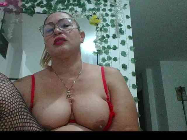 Hotmommyxxx webcam