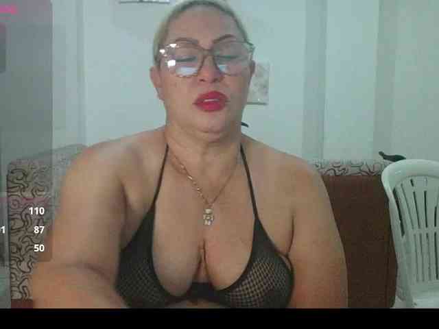 Hotmommyxxx webcam