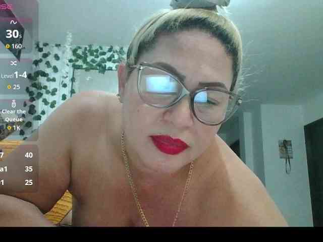 Hotmommyxxx webcam