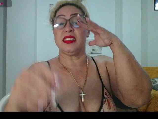 Hotmommyxxx webcam