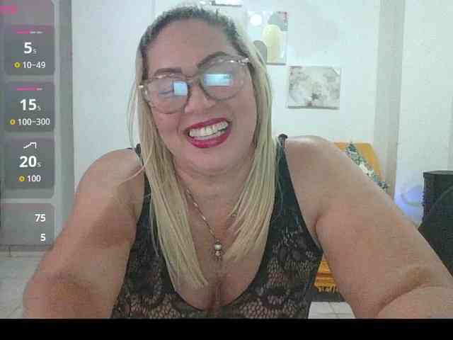 Hotmommyxxx webcam