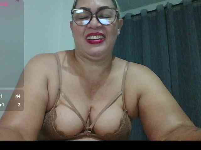 Hotmommyxxx webcam