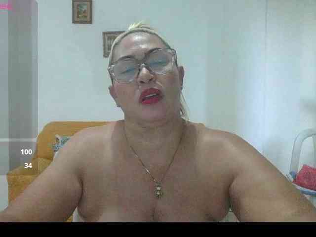 Hotmommyxxx webcam