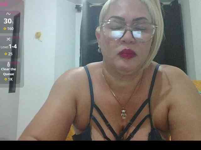 Hotmommyxxx webcam