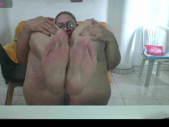 Hotmommyxxx webcam