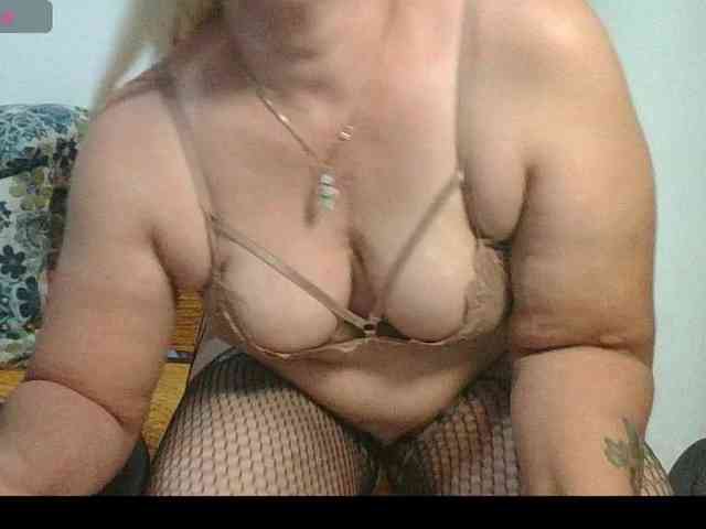 Hotmommyxxx webcam