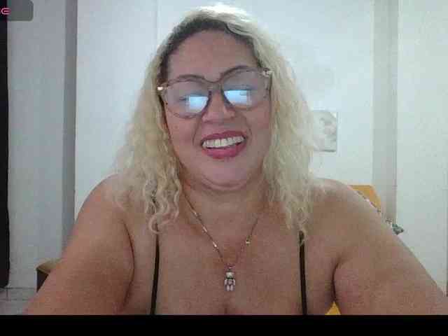 Hotmommyxxx webcam