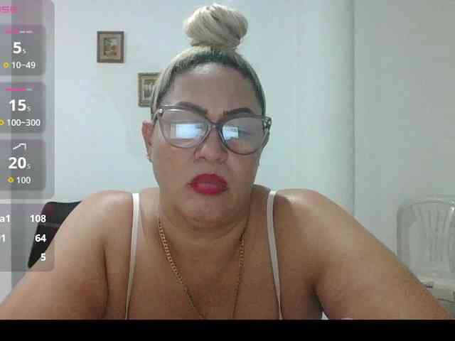 Hotmommyxxx webcam