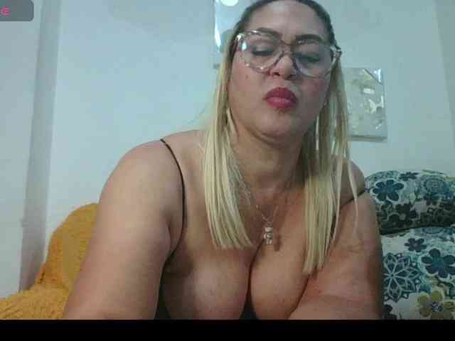 Modèle: Hotmommyxxx