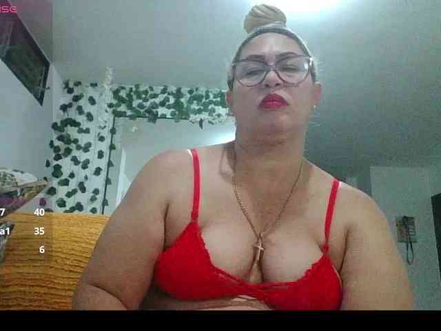 Hotmommyxxx webcam