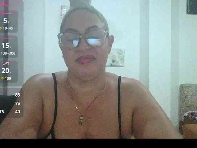 Hotmommyxxx webcam