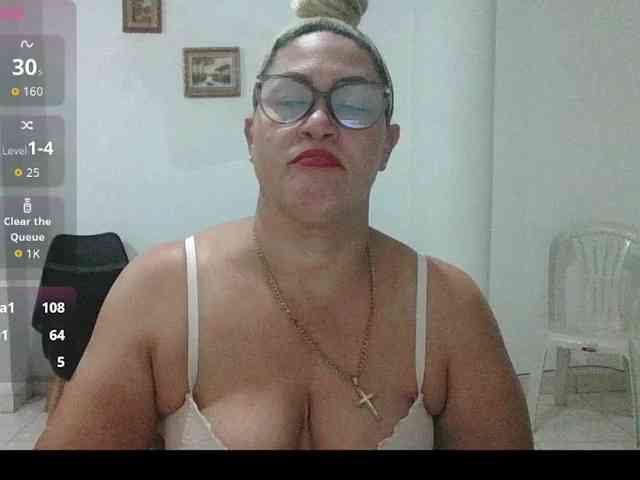 Hotmommyxxx webcam