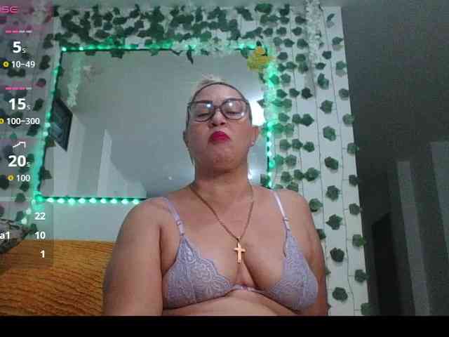 Hotmommyxxx webcam