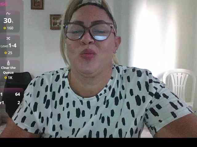 Hotmommyxxx webcam