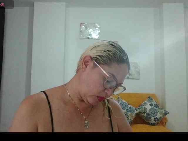 Hotmommyxxx webcam