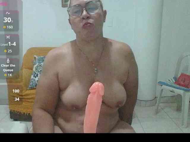 Hotmommyxxx Live Webcam on BongaCams