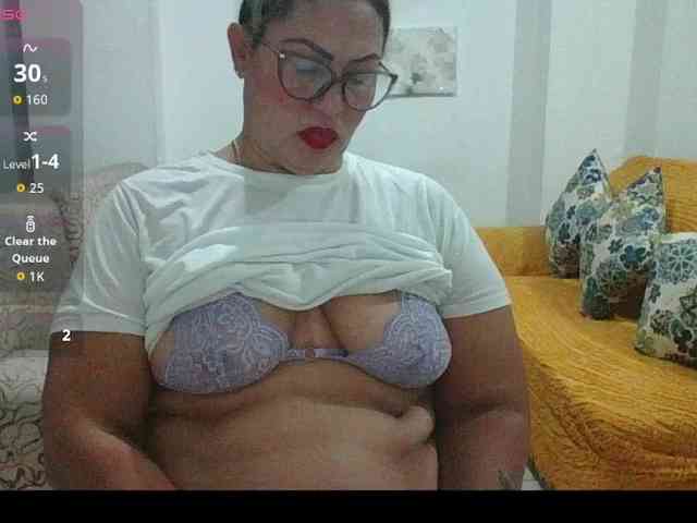Hotmommyxxx webcam