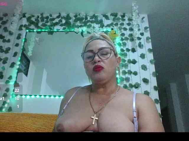 Hotmommyxxx webcam