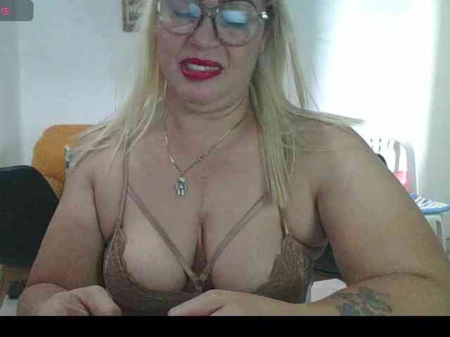 Hotmommyxxx webcam