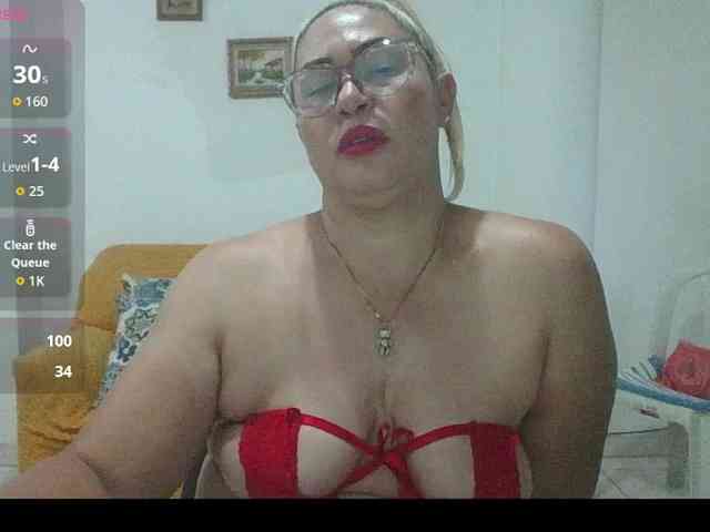 Hotmommyxxx webcam