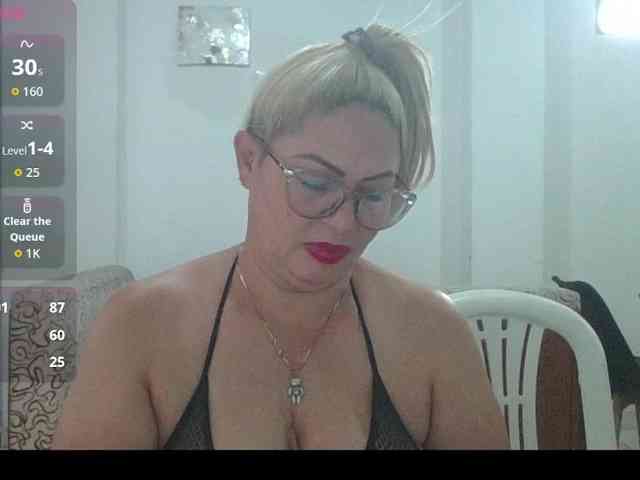 Hotmommyxxx webcam