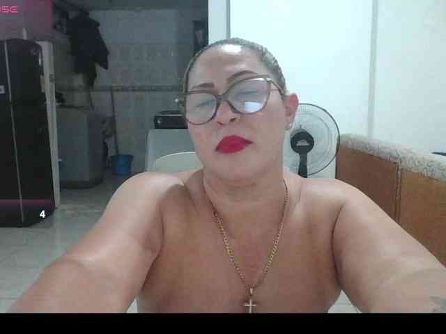 Hotmommyxxx webcam