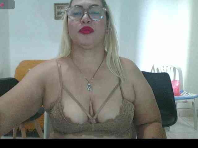 Hotmommyxxx webcam