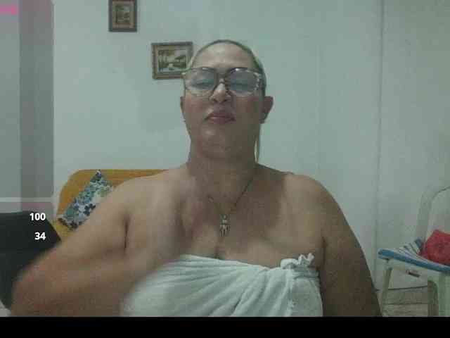 Hotmommyxxx webcam