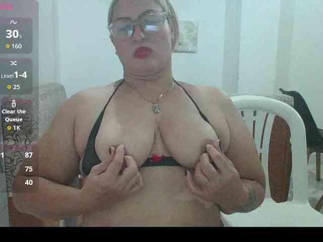 Hotmommyxxx webcam