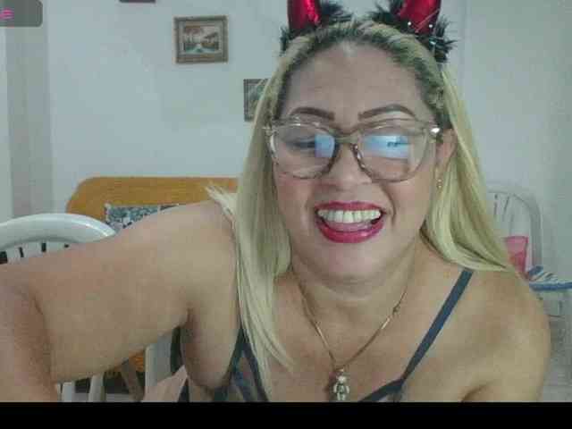Hotmommyxxx webcam