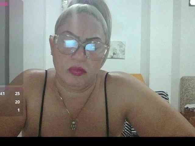Hotmommyxxx webcam