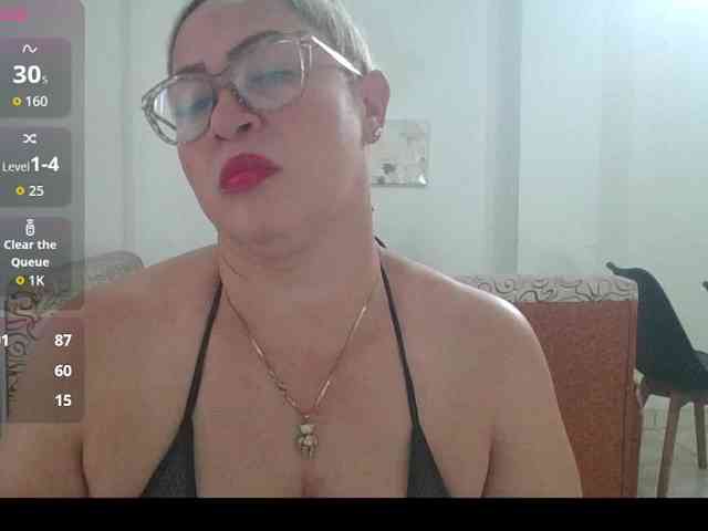 Hotmommyxxx webcam