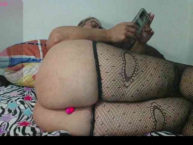 Hotmommyxxx webcam