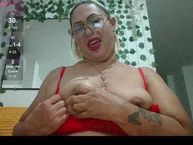 Hotmommyxxx webcam