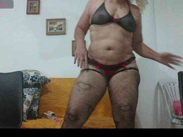Hotmommyxxx webcam