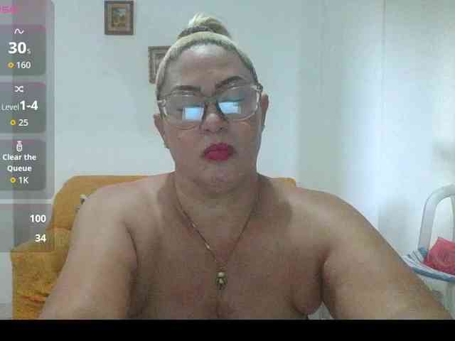 Hotmommyxxx webcam