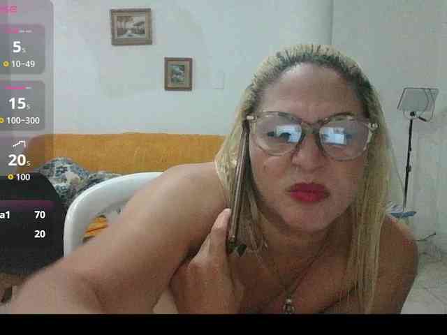 Hotmommyxxx webcam