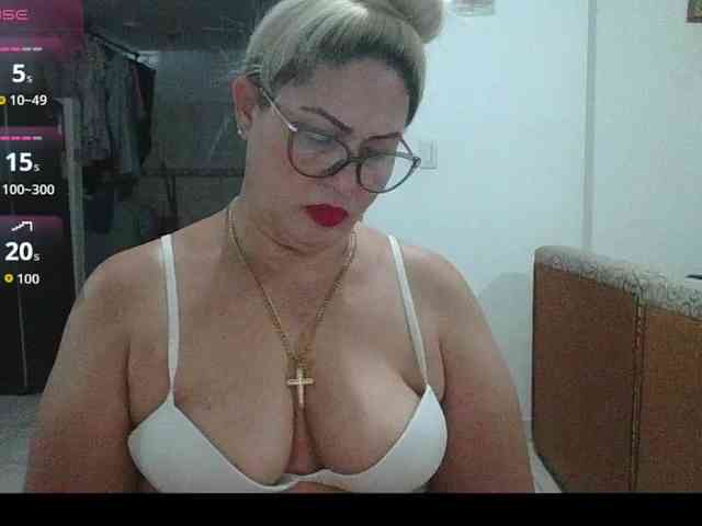 Hotmommyxxx webcam
