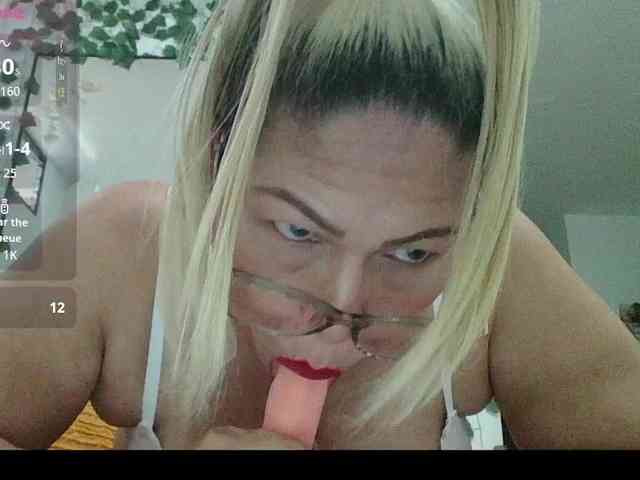 Hotmommyxxx webcam