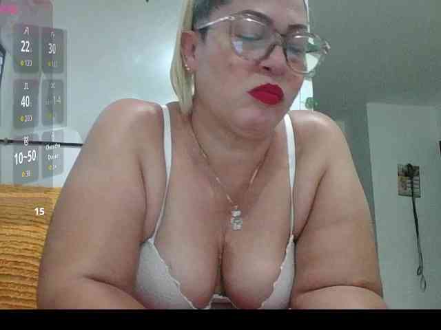 Hotmommyxxx webcam