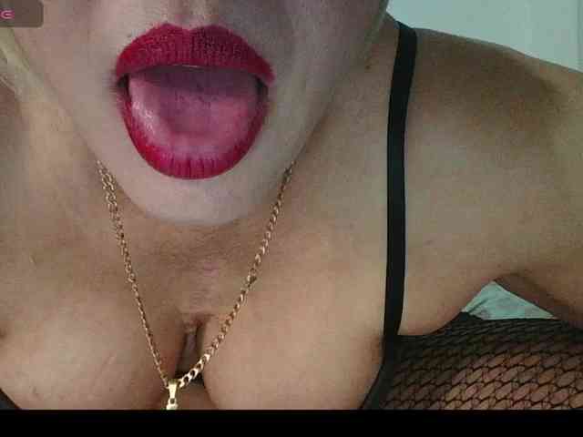 Hotmommyxxx webcam